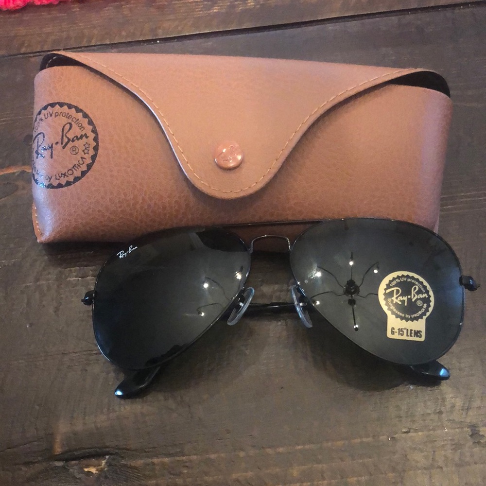 Ray-Ban classic black aviators